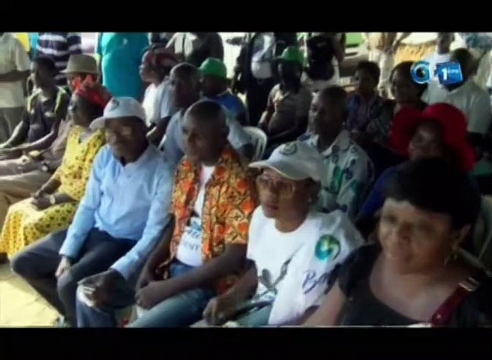 RTG/Suite à sa nomination Julien Nkoghe Bekale fut honoré par les militants du PDG et les populations de la localité