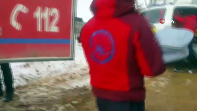 Karla mücadele ekipleri hastaları kurtarma ve karla mücadele çalışmalarını aralıksız şekilde devam ettiriyor