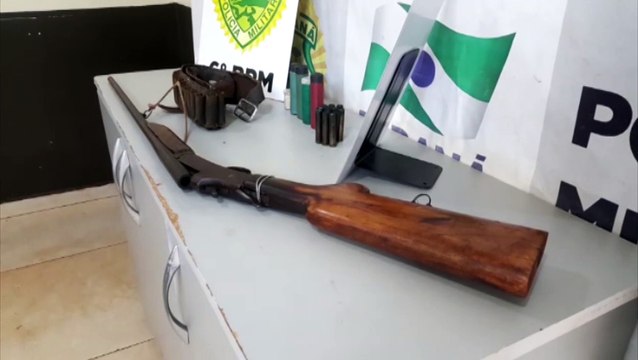 Espingarda e munições são apreendidas em área rural