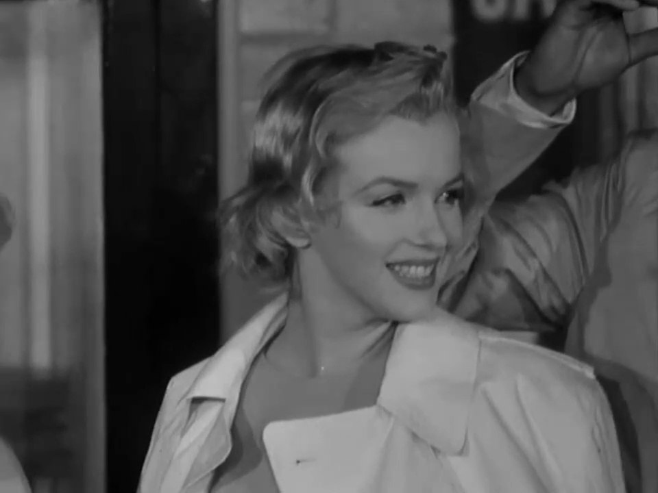 Marilyn Monroe Arrives in London for The Prince and the Showgirl 1956 [Original News](Full HD)