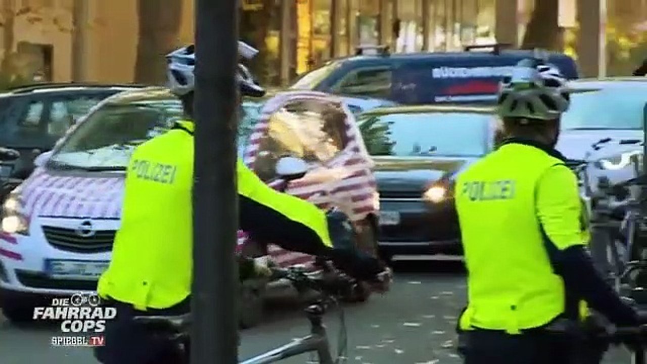 Kölner Fahrrad Cops: Hells Angel wird kontrolliert