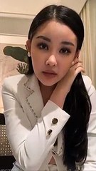 Lê Âu Ngân Anh lộ nội y và bụng ngấn mỡ khi livestream