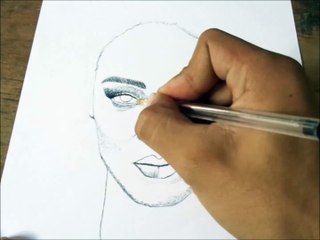 Dibujando a Rihanna con pluma negra