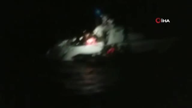 Yunanistan'a Kaçmaya Çalışan 43 Afgan Fırtınada Sahil Güvenlik Tarafından Kurtarıldı