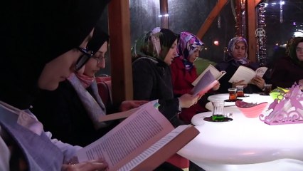 Çocuklarına örnek olmak için kafede buluşup kitap okuyorlar - BİLECİK