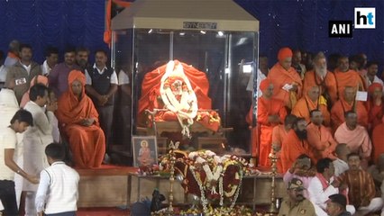 Devotees pay last respects to Sivakumar Swami in Karnataka