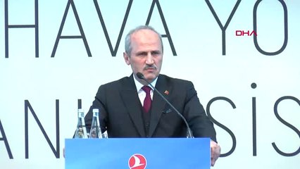 İstanbul Bakan Turhan'ın Konuşması Sırasında Bir Hostes Fenalaştı