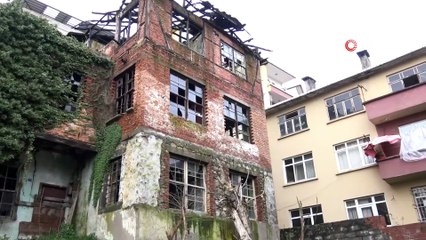 Tinercilerin evi haline gelen bina yıkıldı
