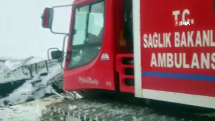 Sağlık ekiplerinin karda zorlu mücadelesi