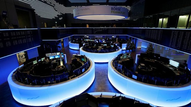 UBS, global growth worries send European shares into the red