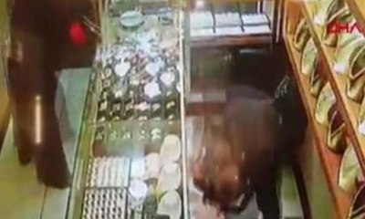 Küçükçekmece'deki kara çarşaflı soyguncular kamerada