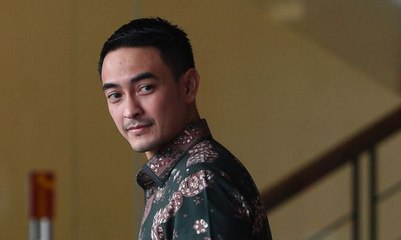 Zumi Zola Resmi Diberhentikan Sebagai Gubernur Jambi