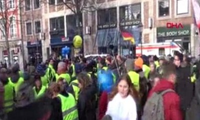 İçeride Merkel ve Macron anlaşma imzaladı, dışarıda sarı yelekliler protesto etti