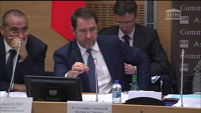 Gilets Jaunes: Christophe Castaner assure avoir donné l'ordre de protéger les manifestants, non pas de les chasser