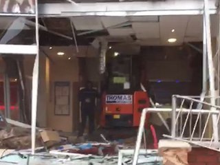 غرب طريقة للانتقام من مديره.. عامل يهدم فندق بمجرد بنائه