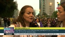 Mujeres ecuatorianas marchan contra feminicidios