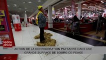 Des agriculteurs manifestent pour de meilleurs revenus et bloquent les caisses d’un supermarché