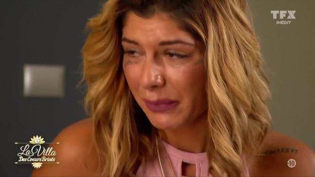 La Villa des coeurs brisés : Sarah en larmes 22/01/2019
