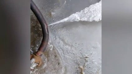 Une pellicule de glace se forme autour d'une fuite d'air comprimé !