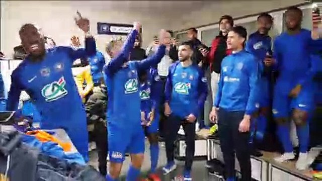 La joie des joueurs du FC Villefranche après leur victoire face aux Herbiers