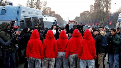 زنان فرانسوی که ماریان سینه برهنه را به میان جلیقه‌زردها آوردند