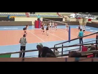 Kızının Voleybol Maçında Karşı Takım Antrenörüne ''Milli Anne Silahı''yla Saldıran Anne