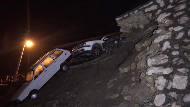 Karabük'te Sitenin İstinat Duvarı Çöktü