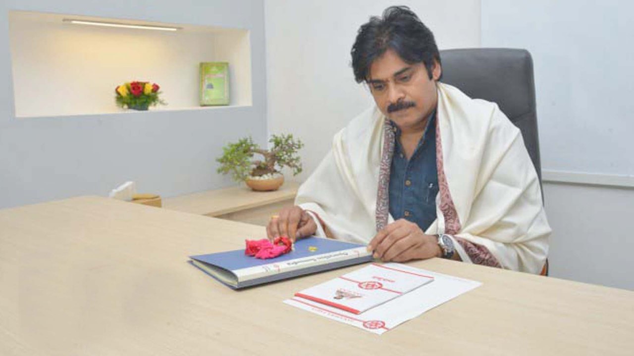 AP Elections 2019 : Janasena Prepared With Its Contestant's List | Oneindia Telugu