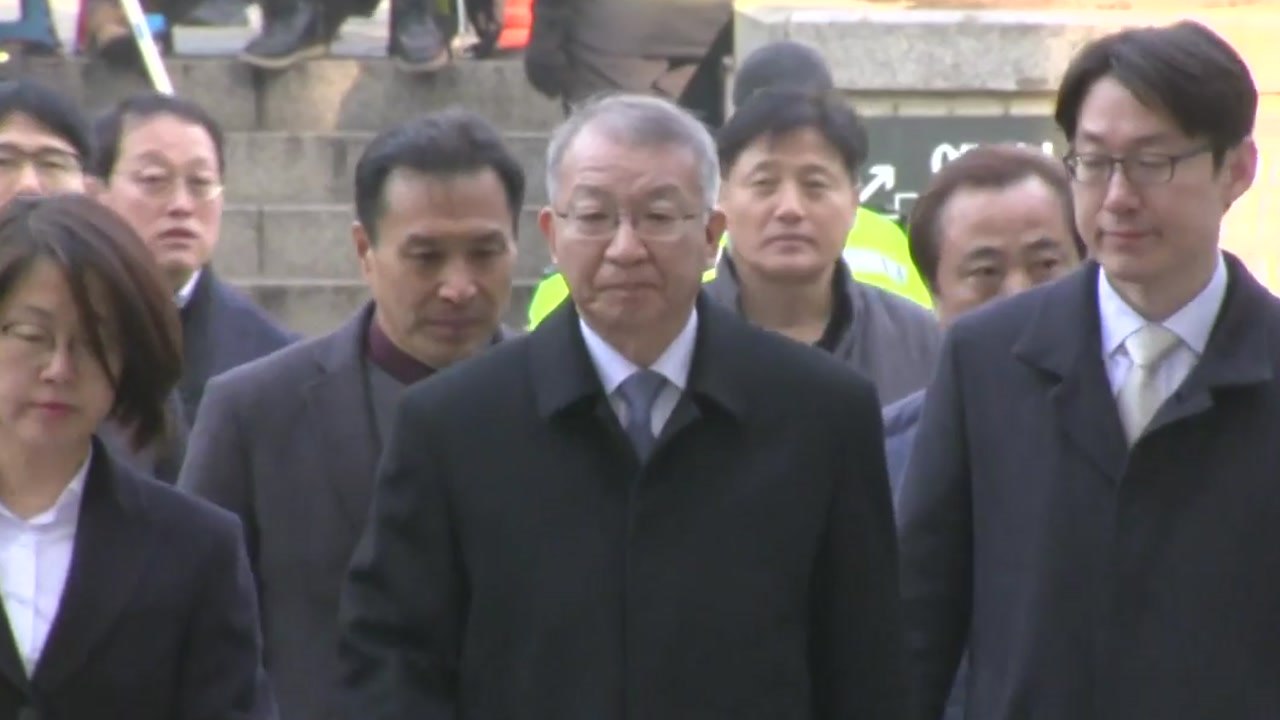 양승태, 구속 전 피의자 심문...5시간째 진행 / YTN