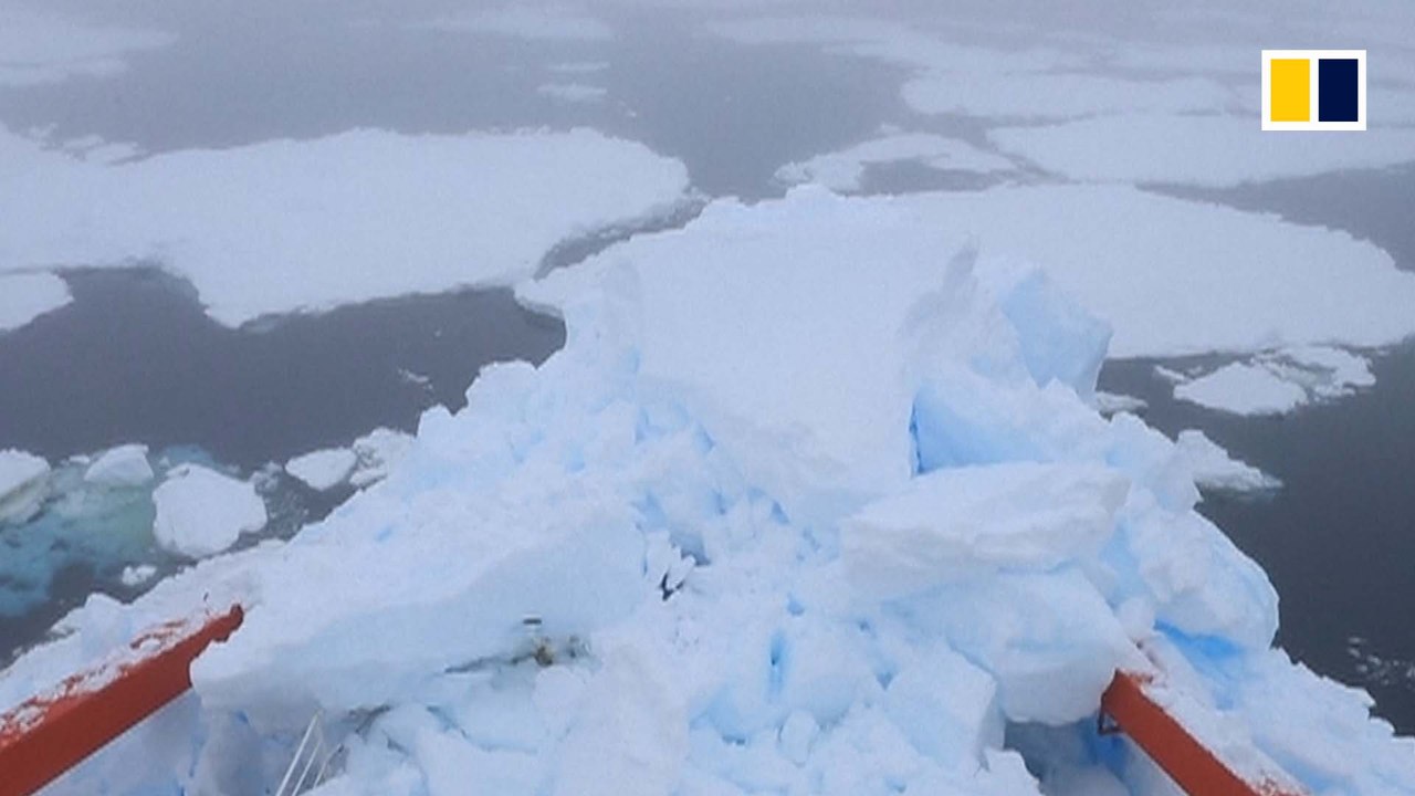 Chinese ship crashes into iceberg