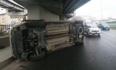 Bayrampaşa'daki kaza trafiği felç etti