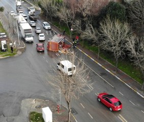 Kamyon Devrildi, Meşrubatlar Yola Saçıldı
