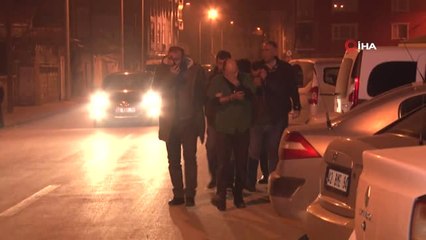 Kamyonet Çaldılar, Polis Baskınında Çekyatta Saklanırken Yakalandılar