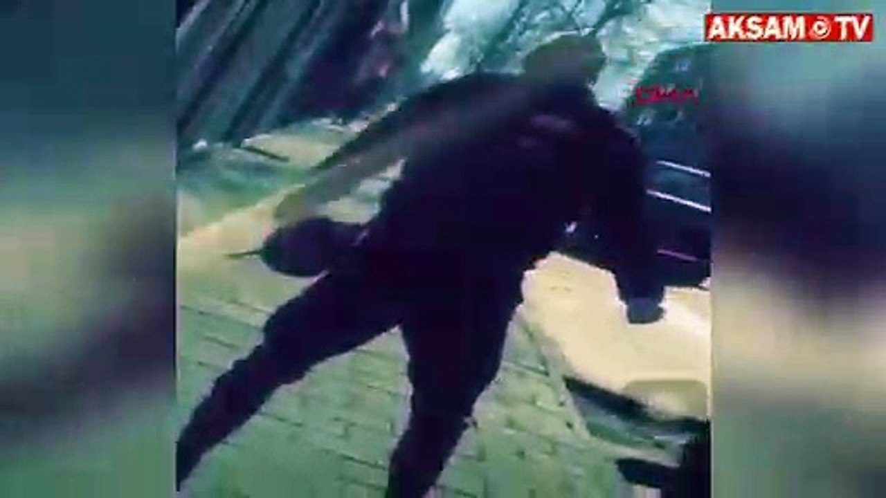 Kendisini gözaltına almak isteyen polisleri hastanelik etti