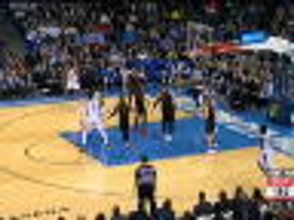 Westbrook throws down monster one-handed dunk