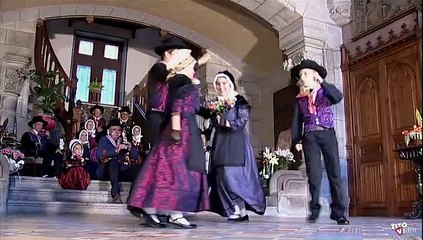 La Bourrée à Quatre par le groupe folklorique " la bourrée du CARLADES "