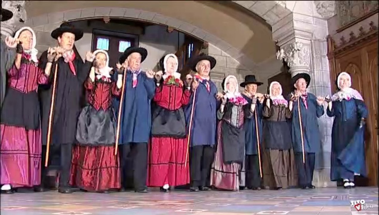 La Bourrée des Batons  par le groupe folklorique " la bourrée du CARLADES "