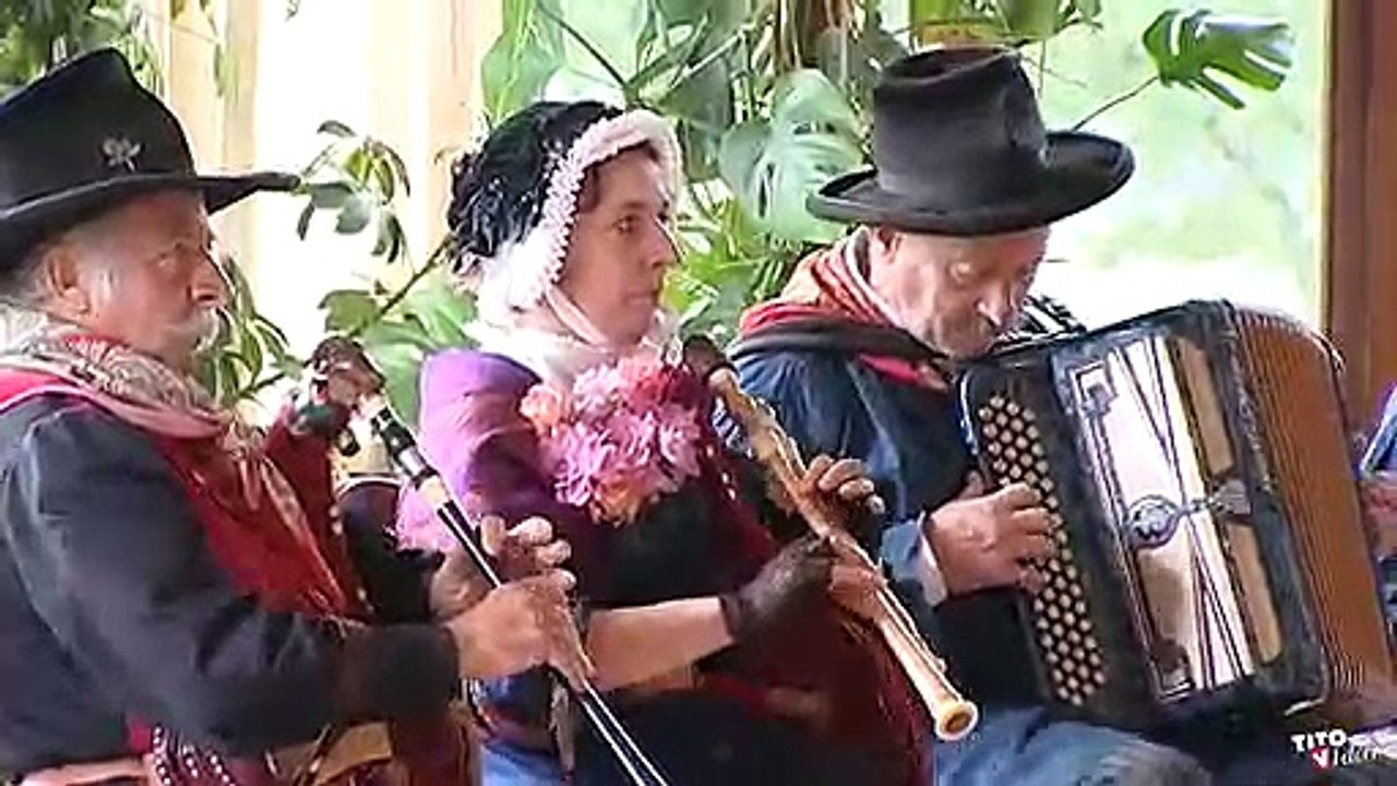 La Crouzade  par le groupe folklorique " la bourrée du CARLADES "