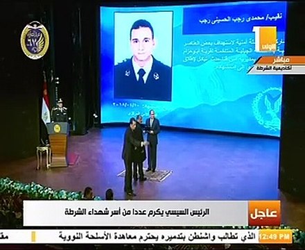 والدة شهيد أمام السيسى: ابنى طلب الشهادة وأنا راضية بقضاء الله