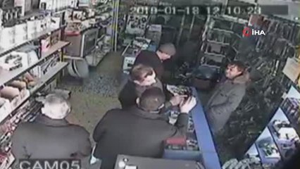 Hırsız Dede Güvenlik Kamerasına Yakalandı