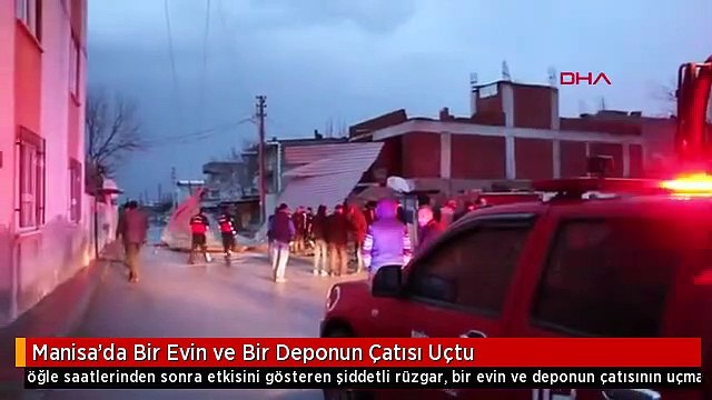 Manisa'da Bir Evin ve Bir Deponun Çatısı Uçtu