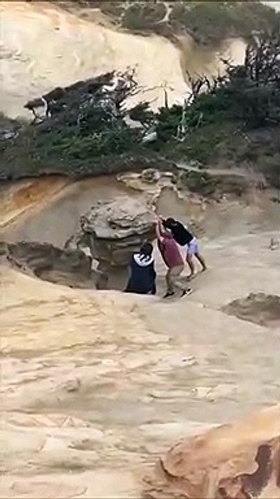 Ces idiots complètement inconscients font chuter un rocher énorme