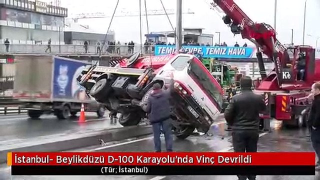 İstanbul- Beylikdüzü D-100 Karayolu'nda Vinç Devrildi