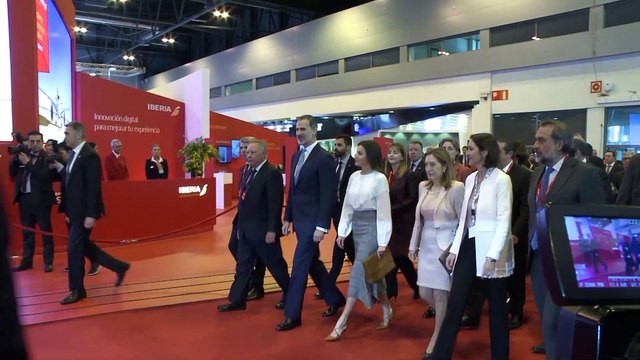 Los Reyes brindan su apoyo en Fitur al turismo español