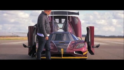 下载视频: 2018 Koenigsegg Agera RS VS 2018 Bugatti Chiron - World’s Fastest Cars!!