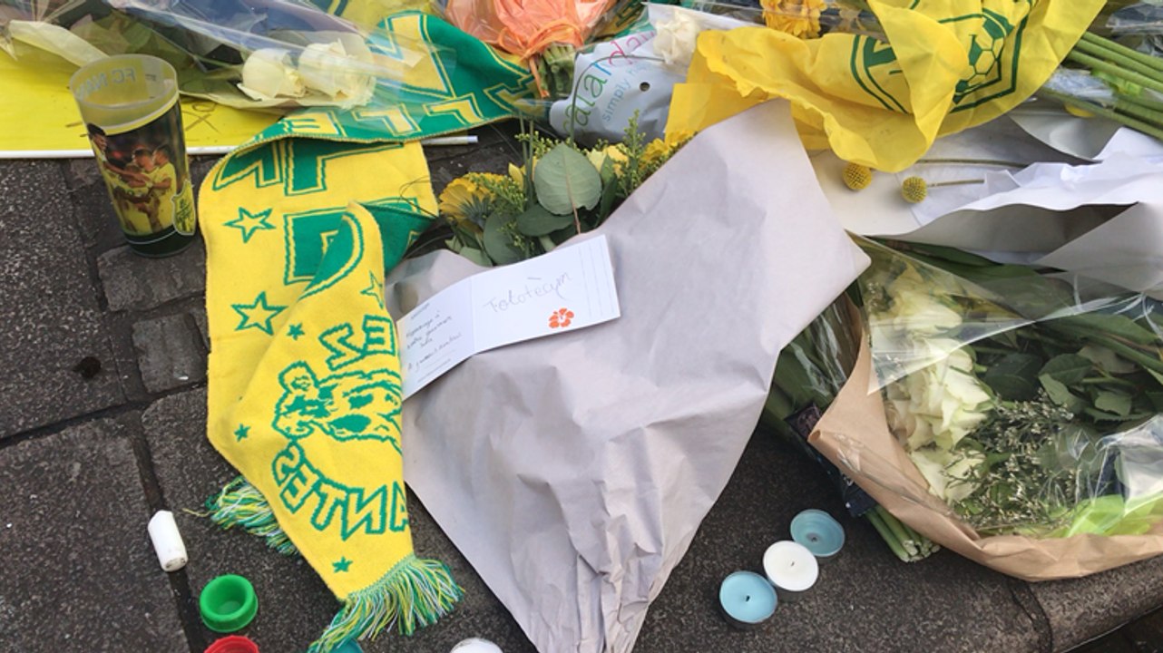 Les Nantais continuent d’apporter des fleurs et de se recueillir pour Emiliano Sala