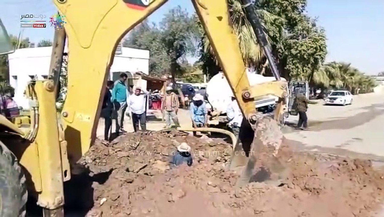 انتهاء إصلاح عطل في خط مياه بمدينة موط فى الداخلة