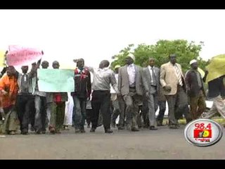 Kibaki Motorcade blocked