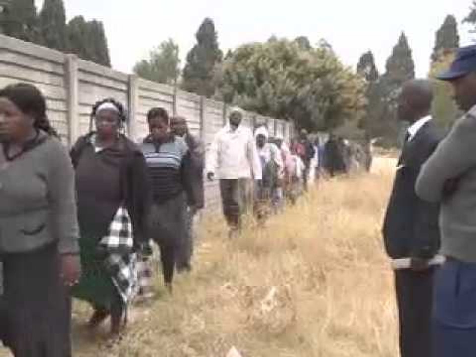 Mugabe vows free, fair vote