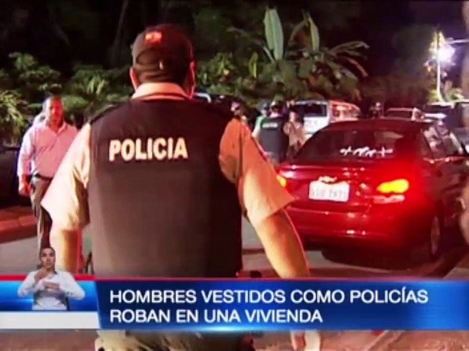 Hombres vestidos como policías roban en una vivienda